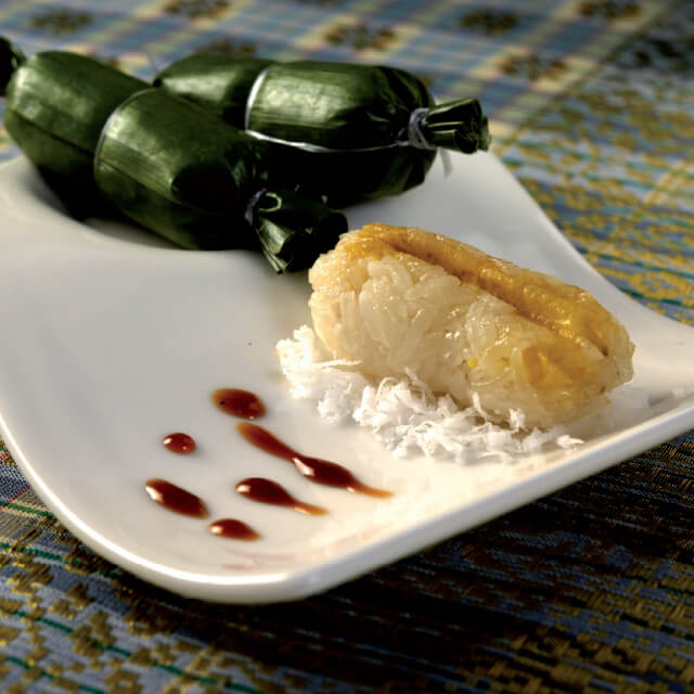 Glutinous Rice Rolls with Sliced Banana Steamed in Banana Leaves